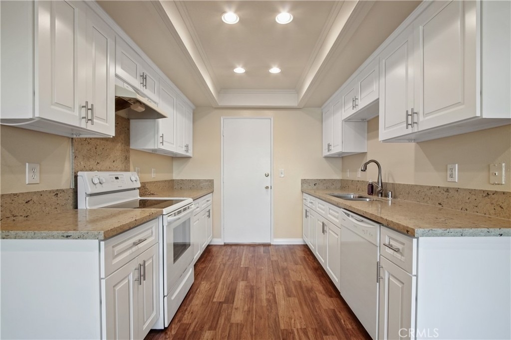 5799 Laguna Way - Photo 4