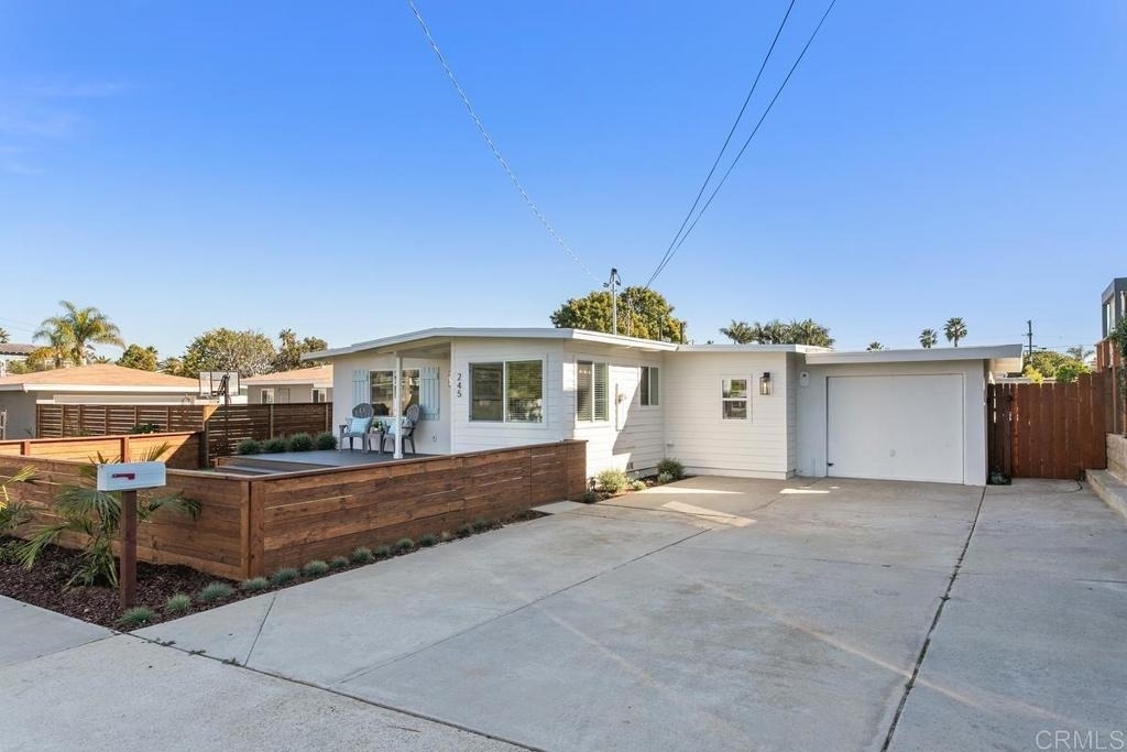 245 Hemlock Avenue - Photo 4