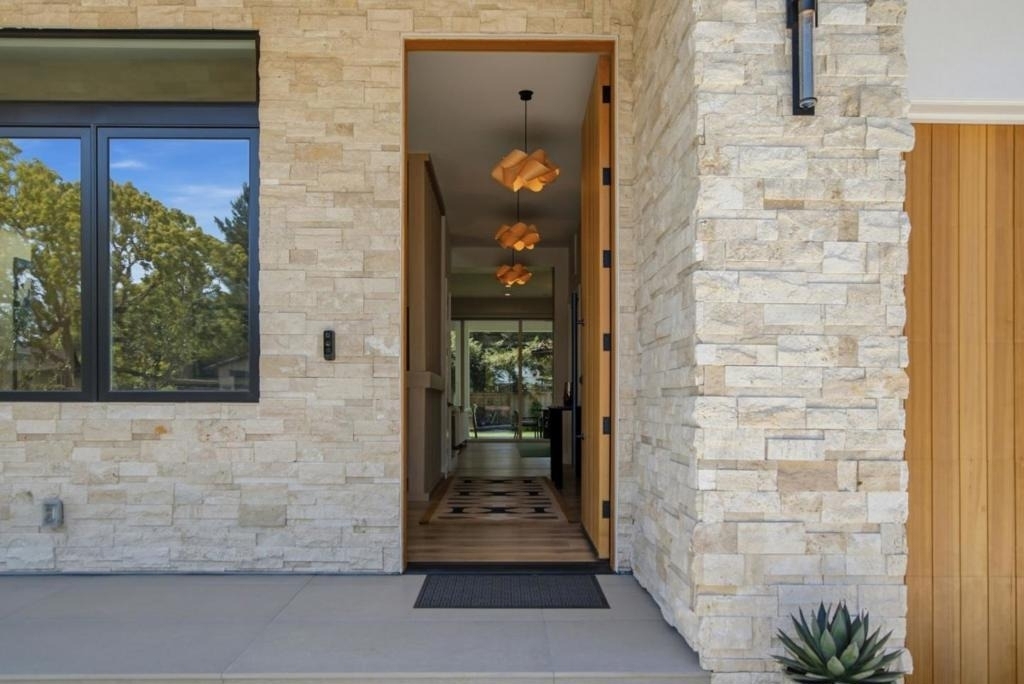 845 San Mateo Drive - Photo 2