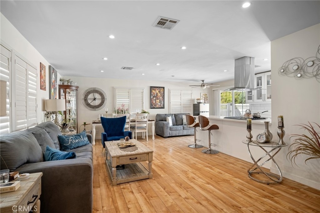 10502 Woodley Avenue - Photo 3