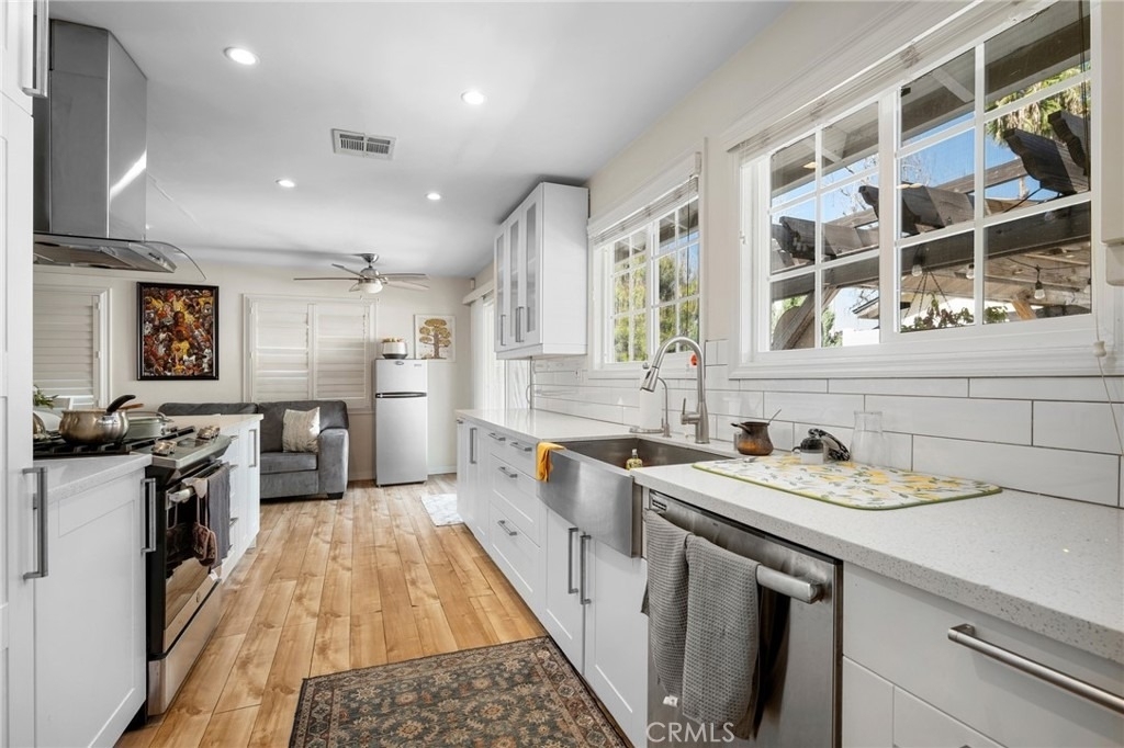 10502 Woodley Avenue - Photo 13