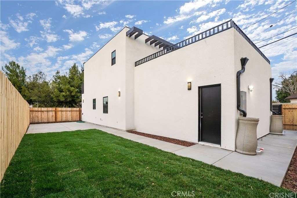 18060 Oxnard Street - Photo 5