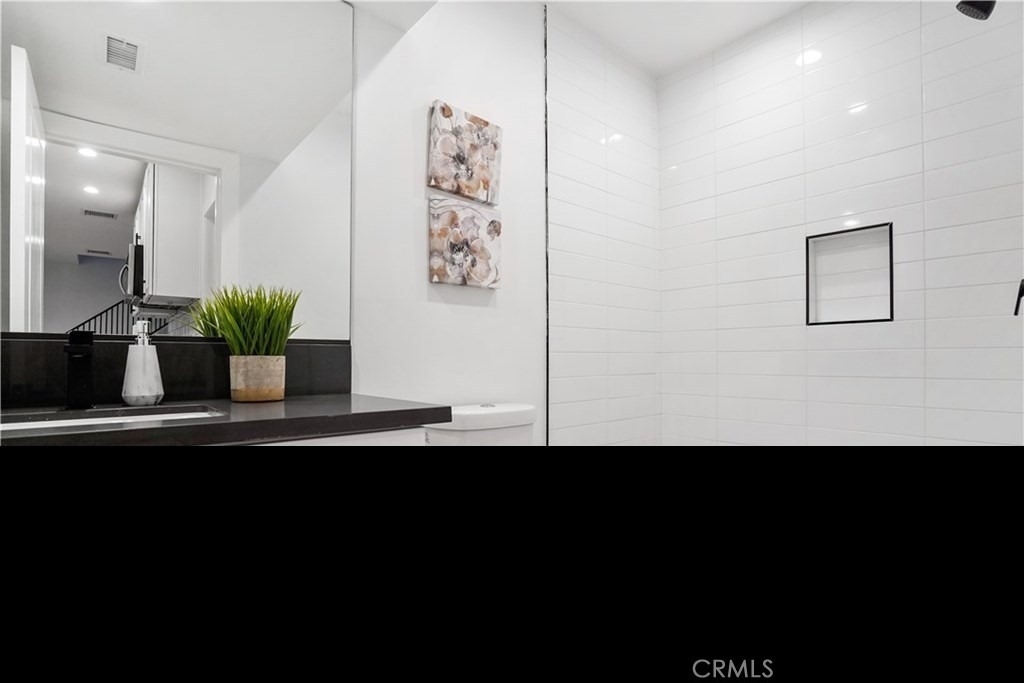 18060 Oxnard Street - Photo 17