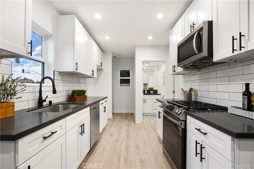 18060 Oxnard Street - Photo 13