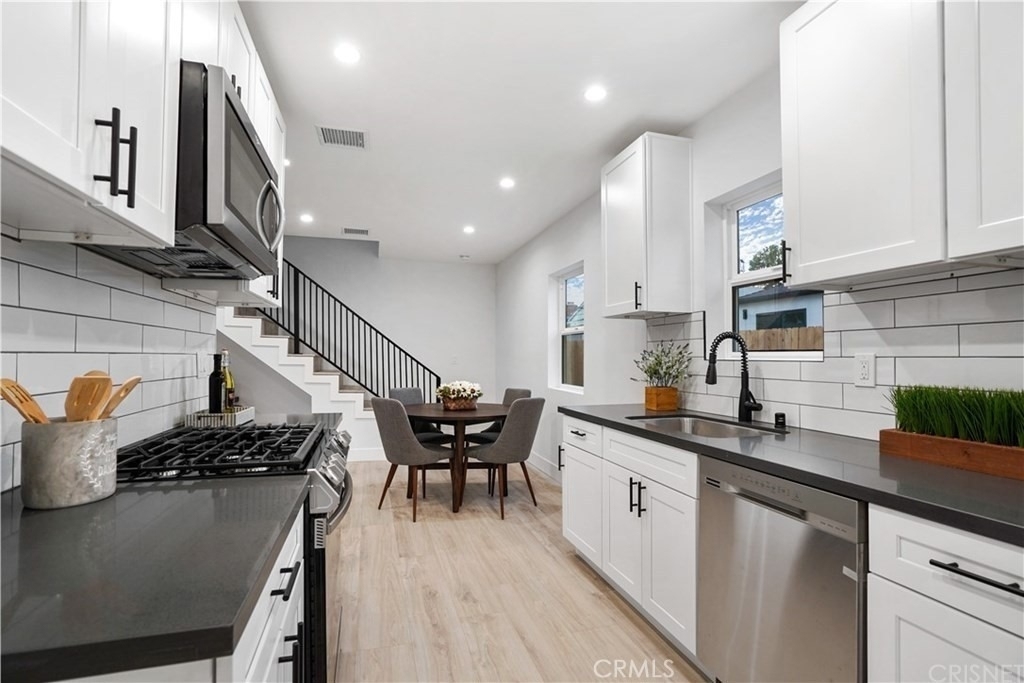 18060 Oxnard Street - Photo 12
