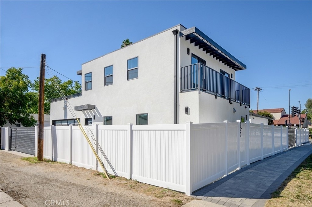 18060 Oxnard Street - Photo 3