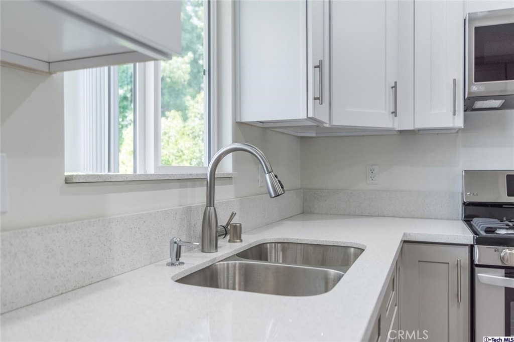 1151 N Maryland Avenue - Photo 15