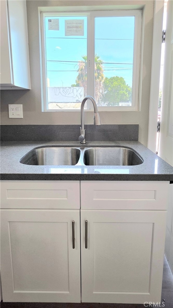 1247 1/2 E 20th - Photo 8