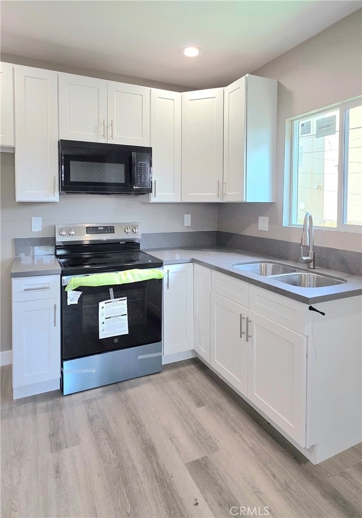 1247 1/2 E 20th - Photo 2