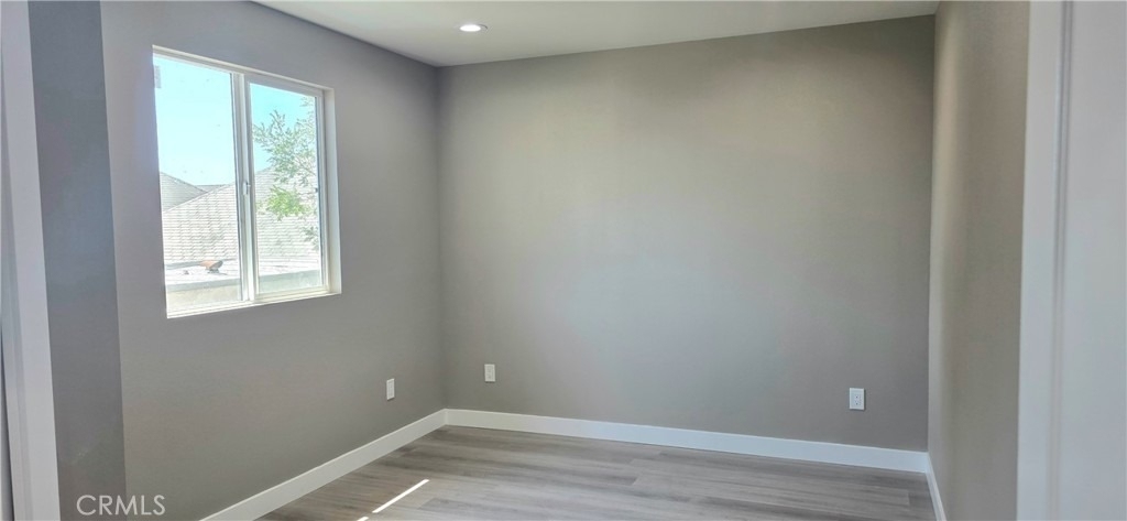 1247 1/2 E 20th - Photo 5