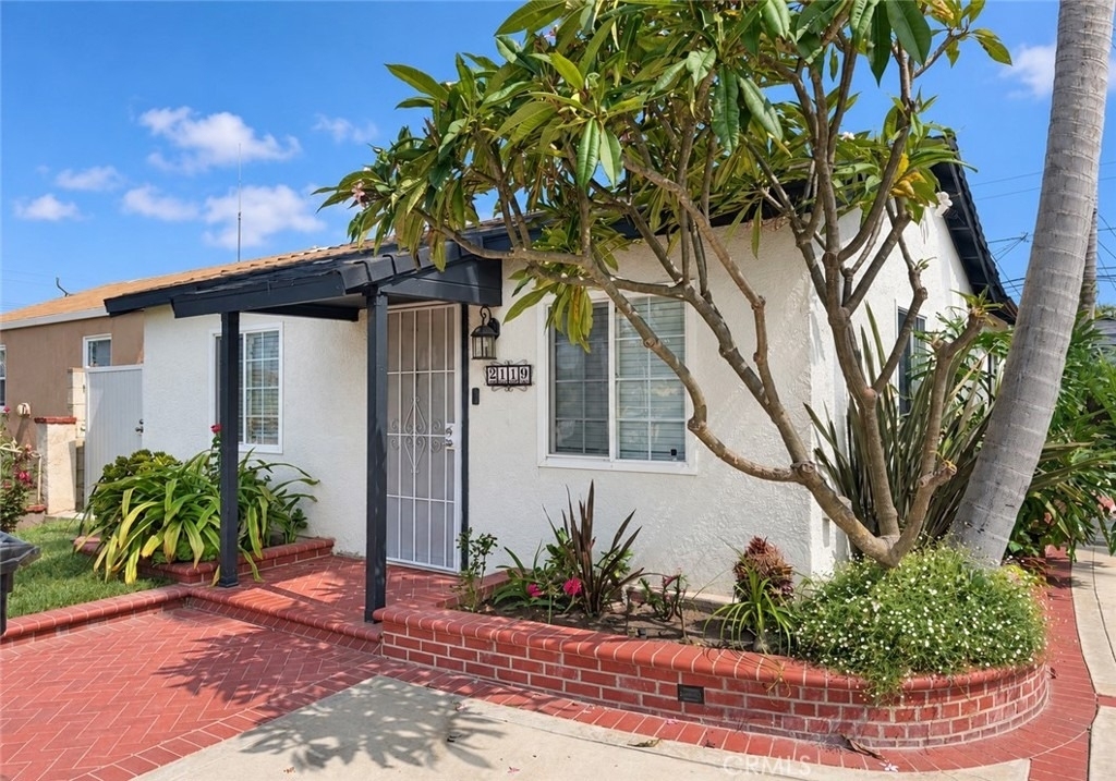 2119 W Coloumbia Street - Photo 0
