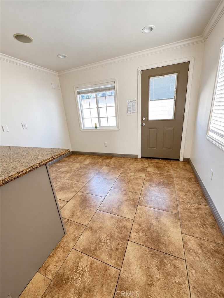 2119 W Coloumbia Street - Photo 5