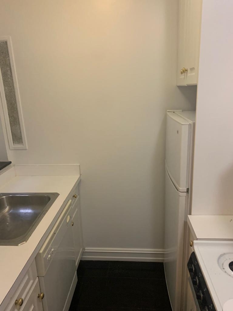 East 81st Street - Photo 0