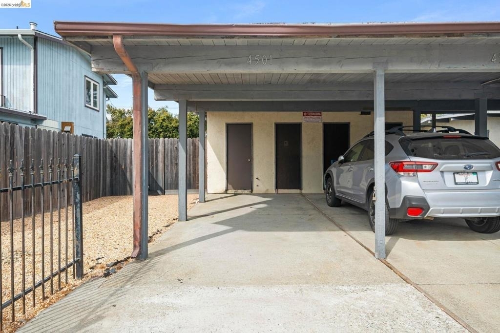 4501 Taft Ave - Photo 3