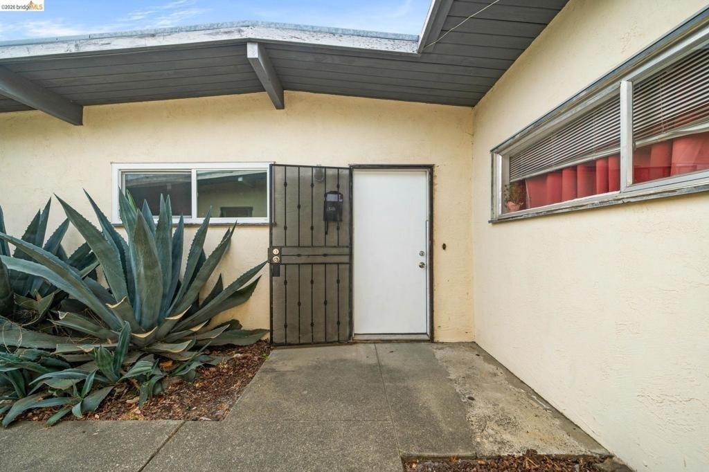 4501 Taft Ave - Photo 0