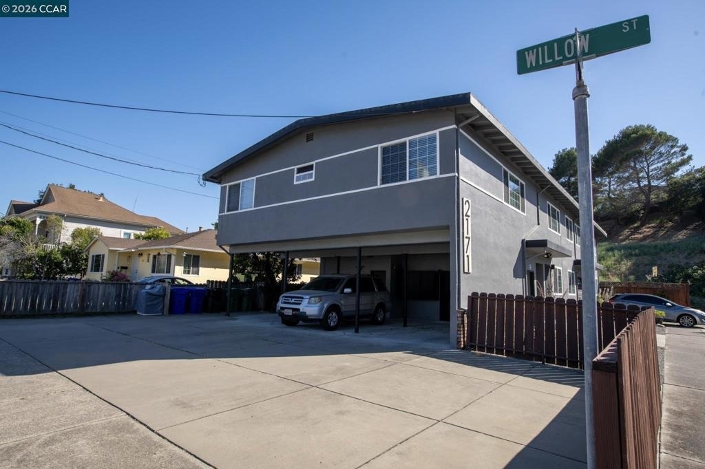 2171 Peach St - Photo 2