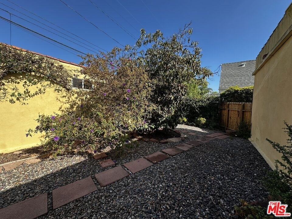 859 1/2 Commonwealth Avenue - Photo 2