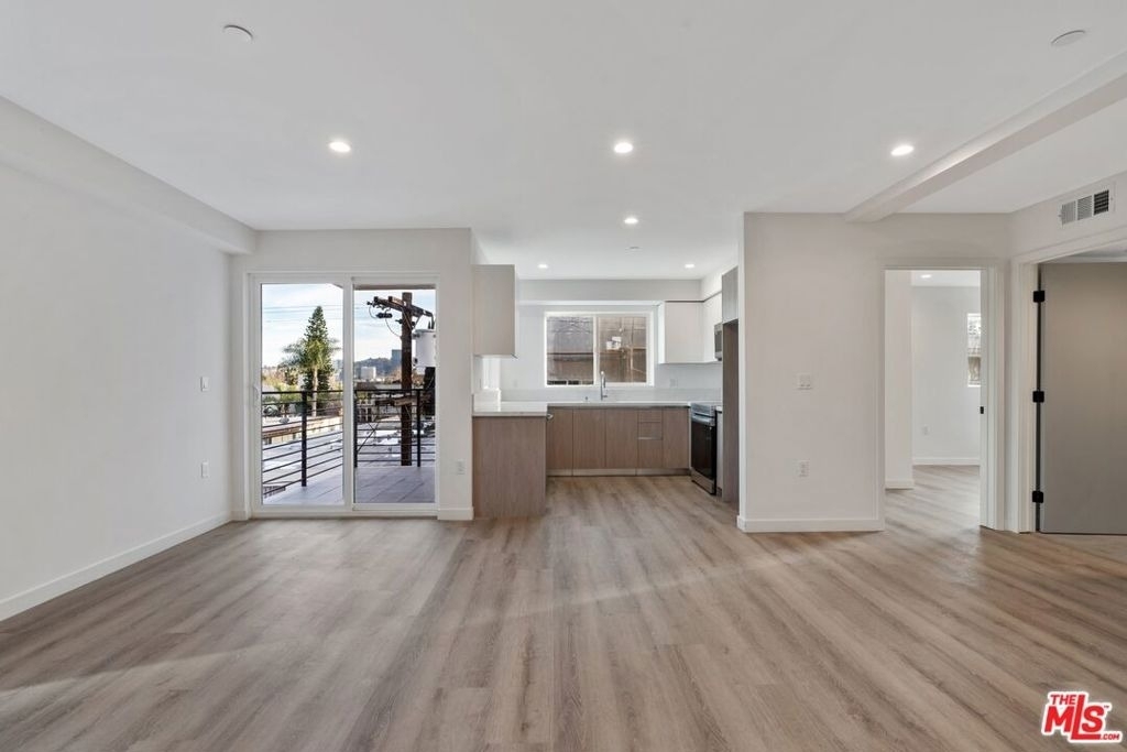 10918 Camarillo Street - Photo 2