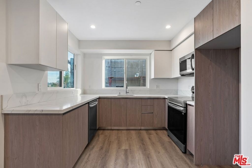 10918 Camarillo Street - Photo 4