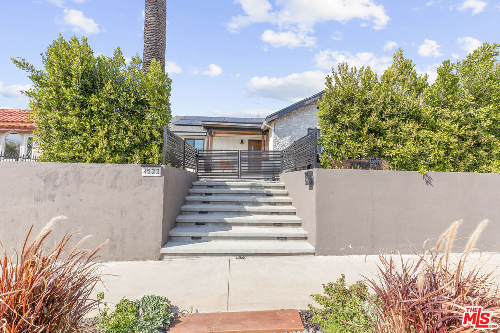 4523 Alumni Avenue - Photo 0