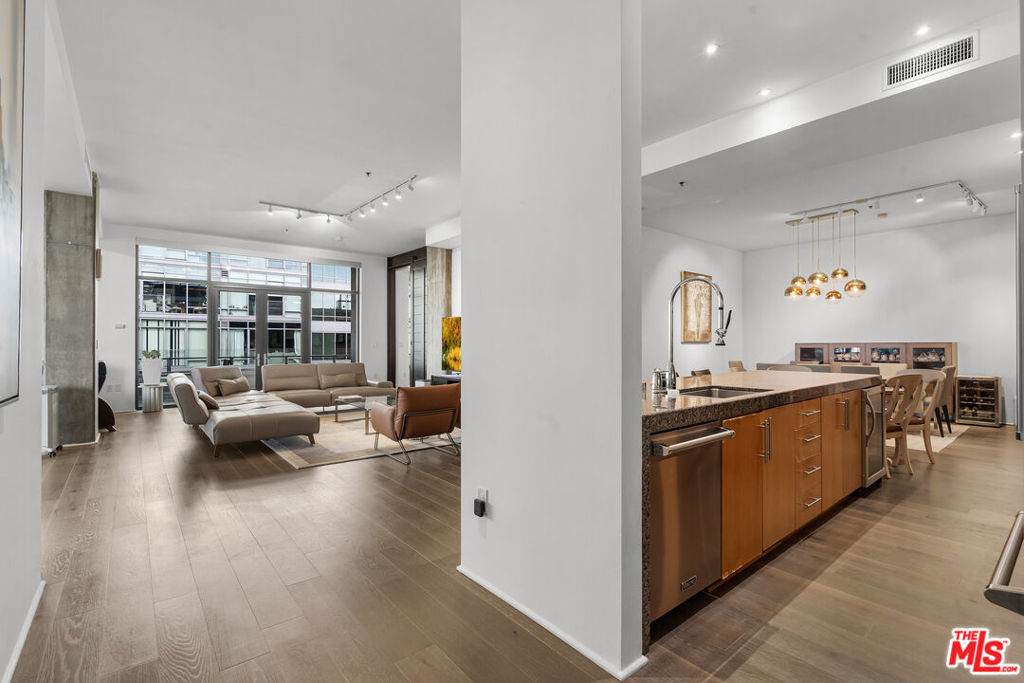 1111 S Grand Avenue - Photo 2