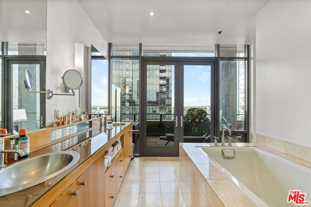 1111 S Grand Avenue - Photo 12