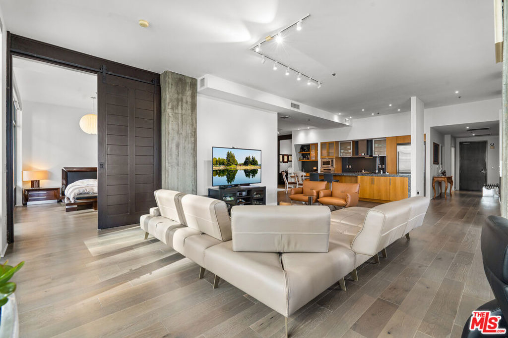 1111 S Grand Avenue - Photo 3