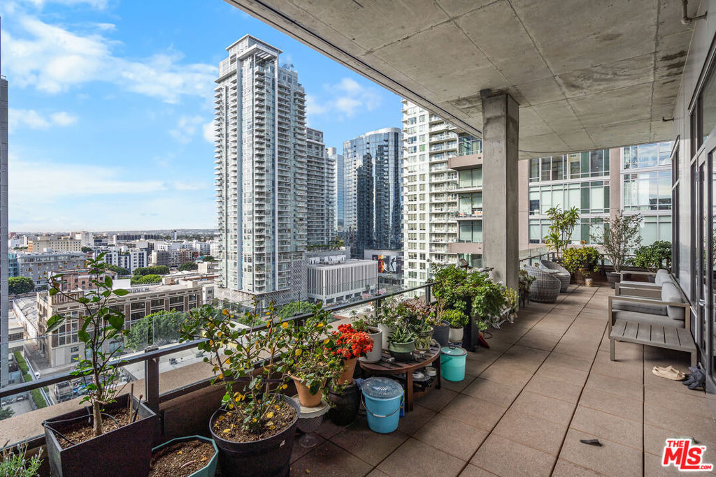 1111 S Grand Avenue - Photo 16