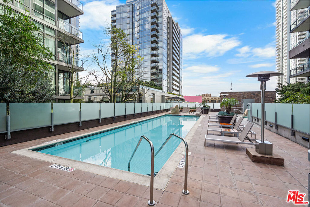 1111 S Grand Avenue - Photo 19
