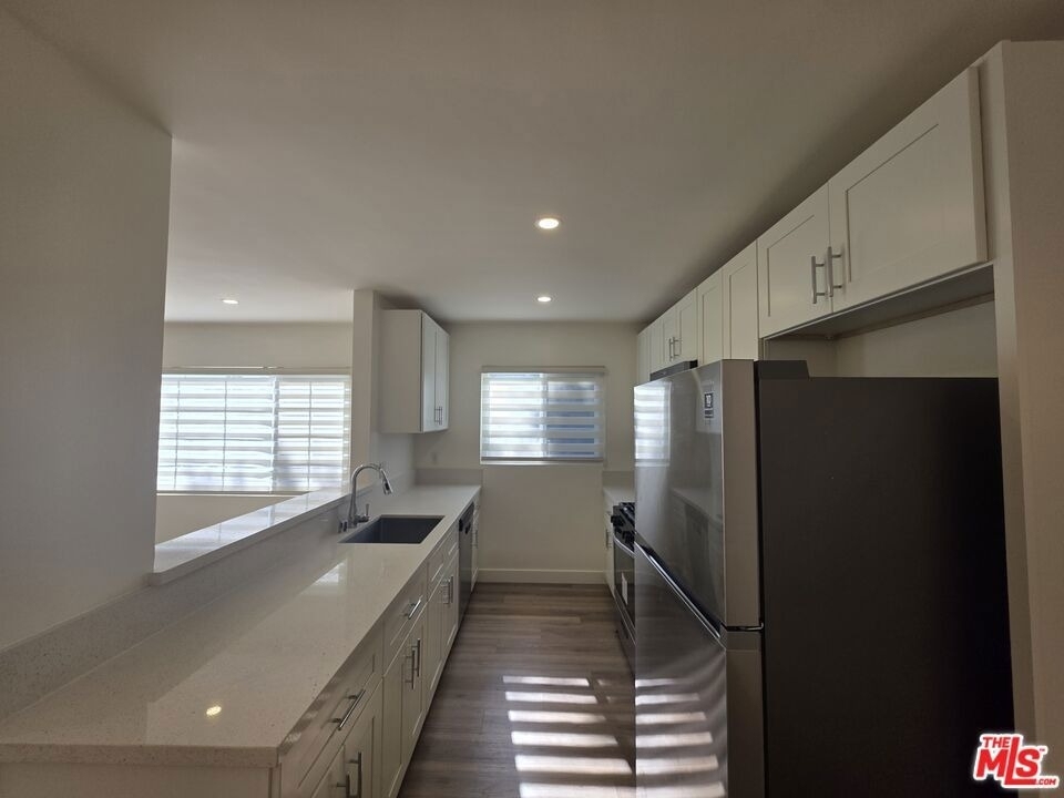 11051 Missouri Avenue - Photo 6