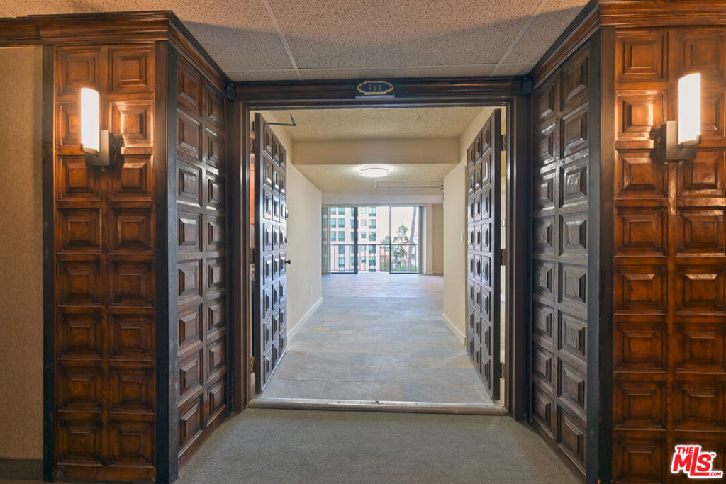 10535 Wilshire Boulevard - Photo 0