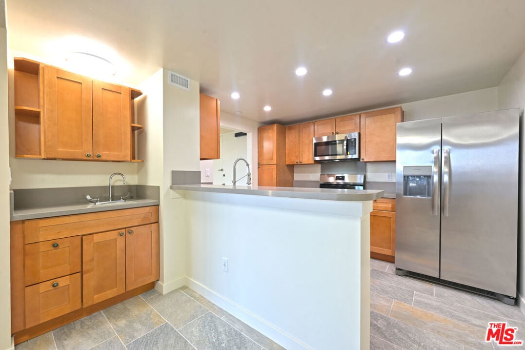 10535 Wilshire Boulevard - Photo 9