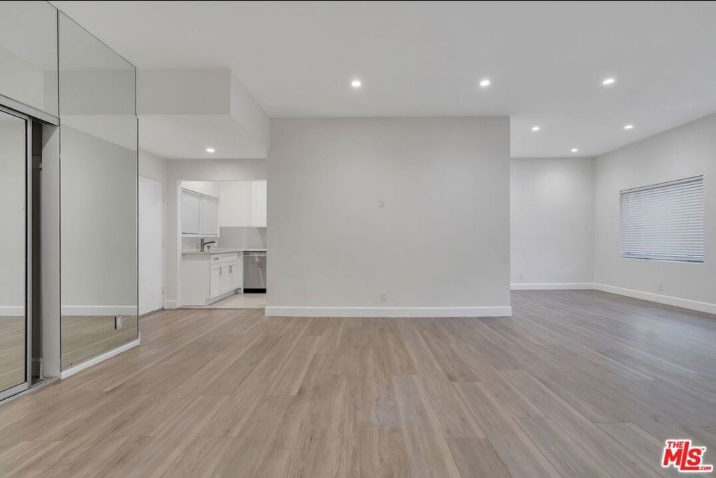 134 S Elm Drive - Photo 3