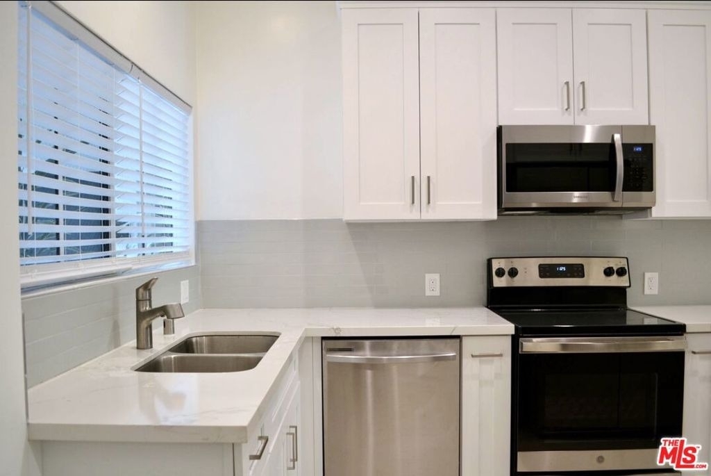 134 S Elm Drive - Photo 4