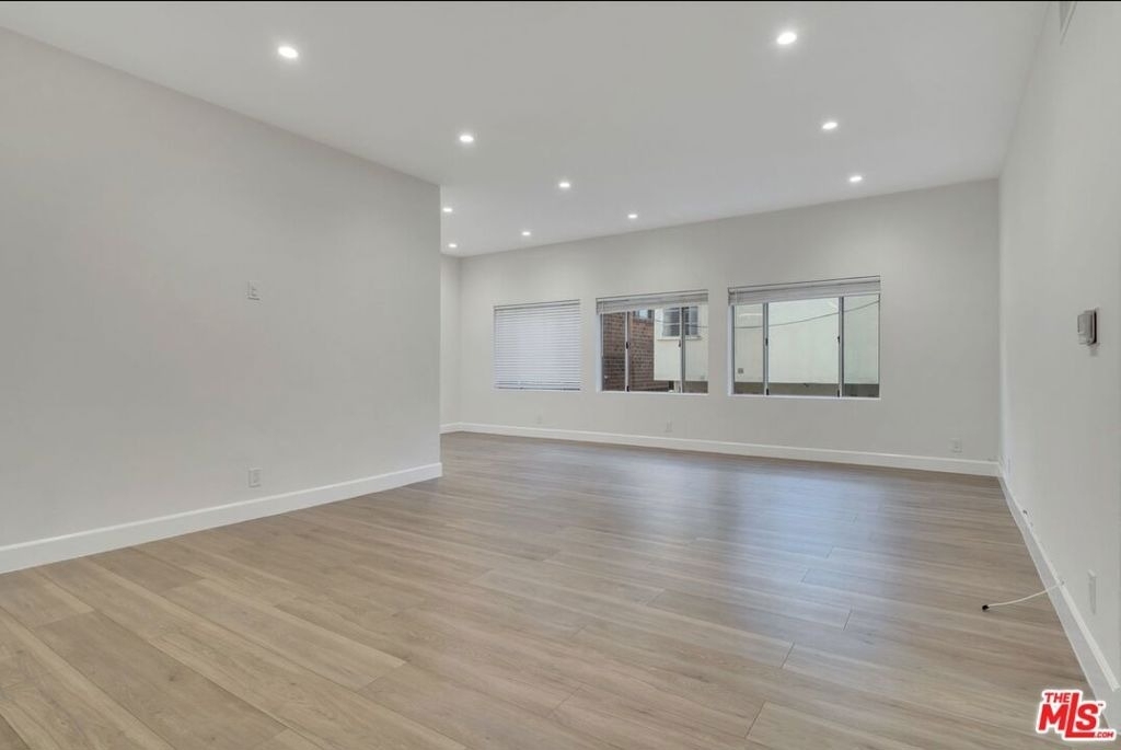134 S Elm Drive - Photo 2