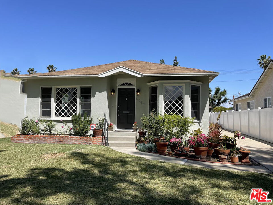 5048 Enfield Avenue - Photo 0