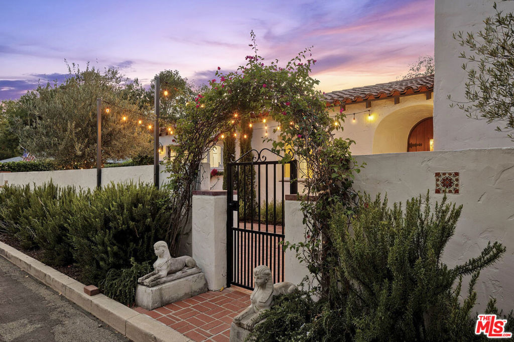 3447 Primera Avenue - Photo 0