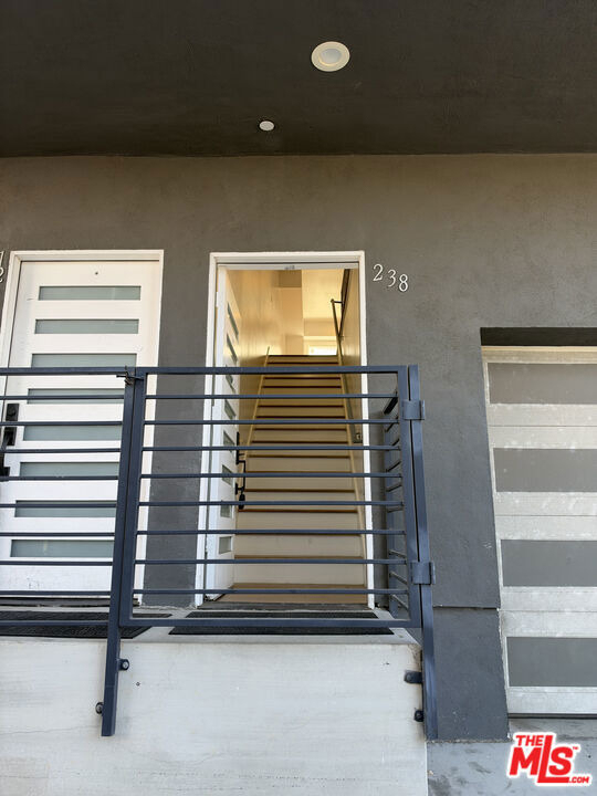 238 N Park View - Photo 1