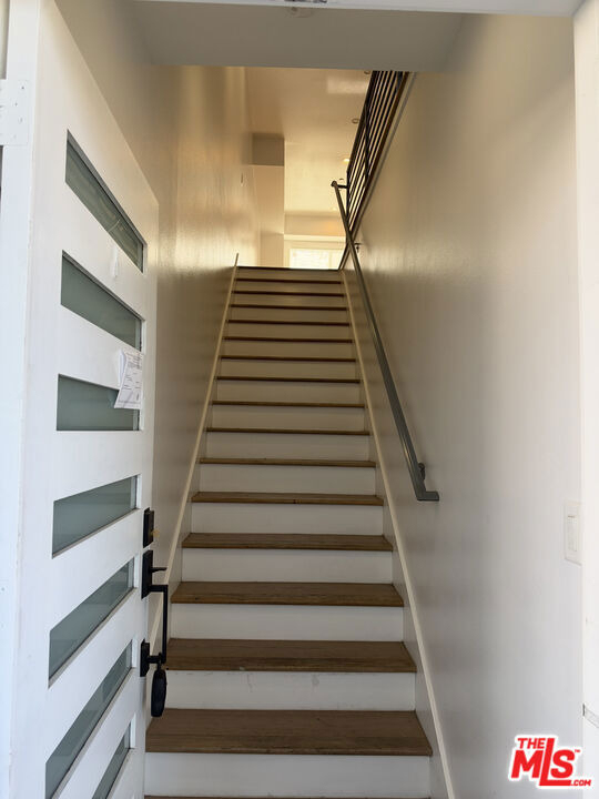 238 N Park View - Photo 2