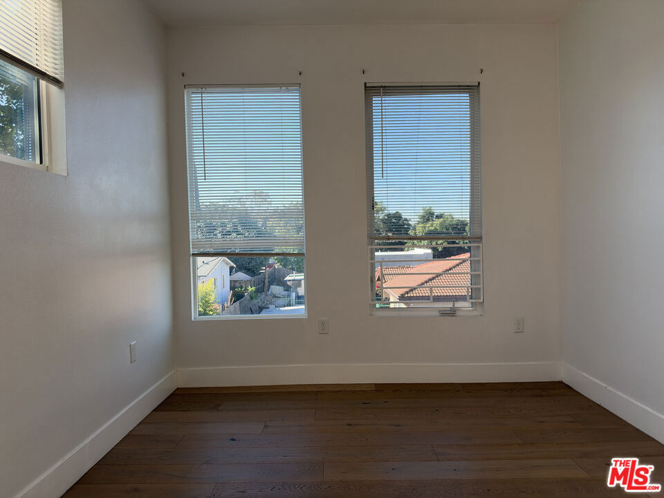 238 N Park View - Photo 13