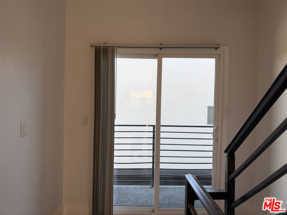 238 N Park View - Photo 10