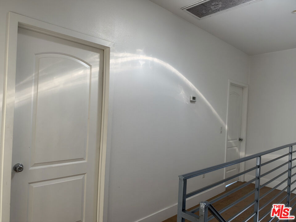 238 N Park View - Photo 21