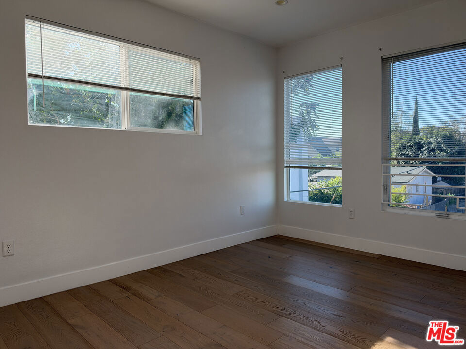 238 N Park View - Photo 12