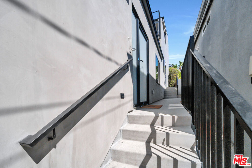 1536 Prospect Avenue - Photo 30