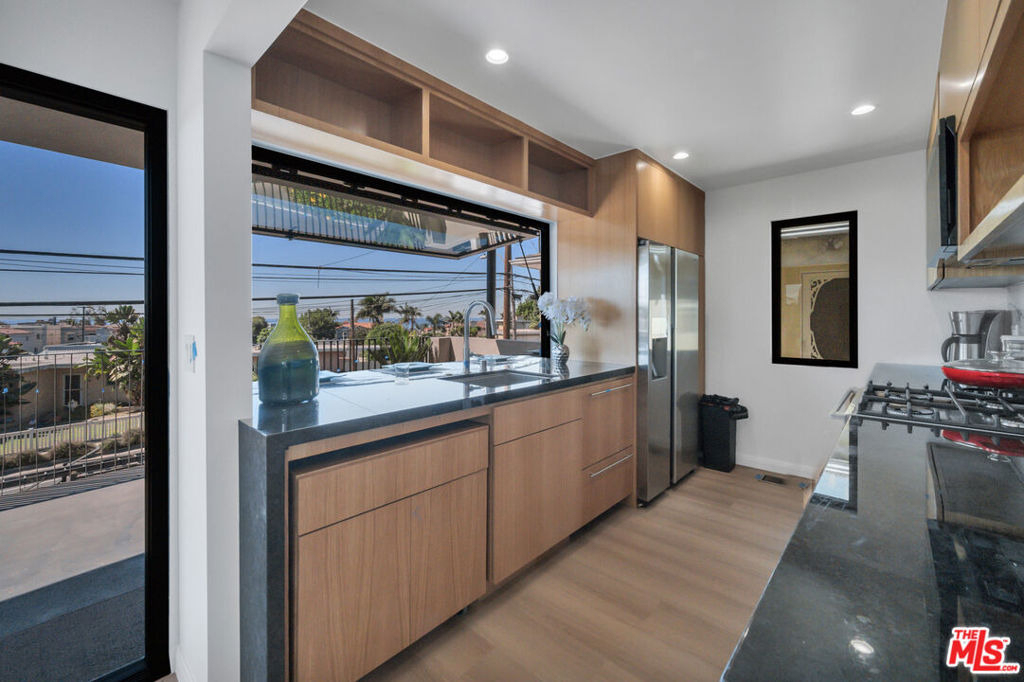 1536 Prospect Avenue - Photo 8