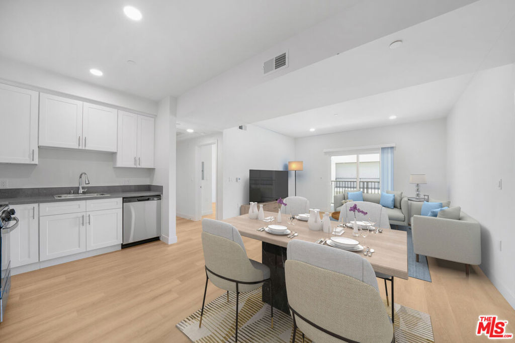 14825 Delano Street - Photo 2