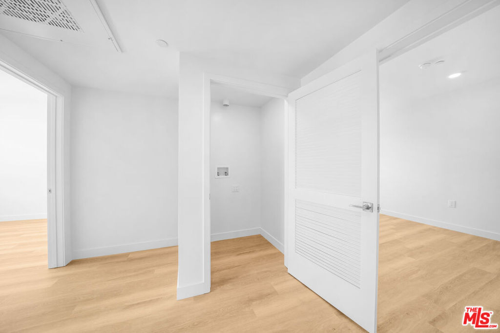 14825 Delano Street - Photo 9
