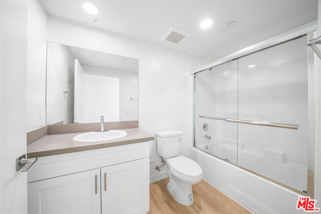 14825 Delano Street - Photo 10