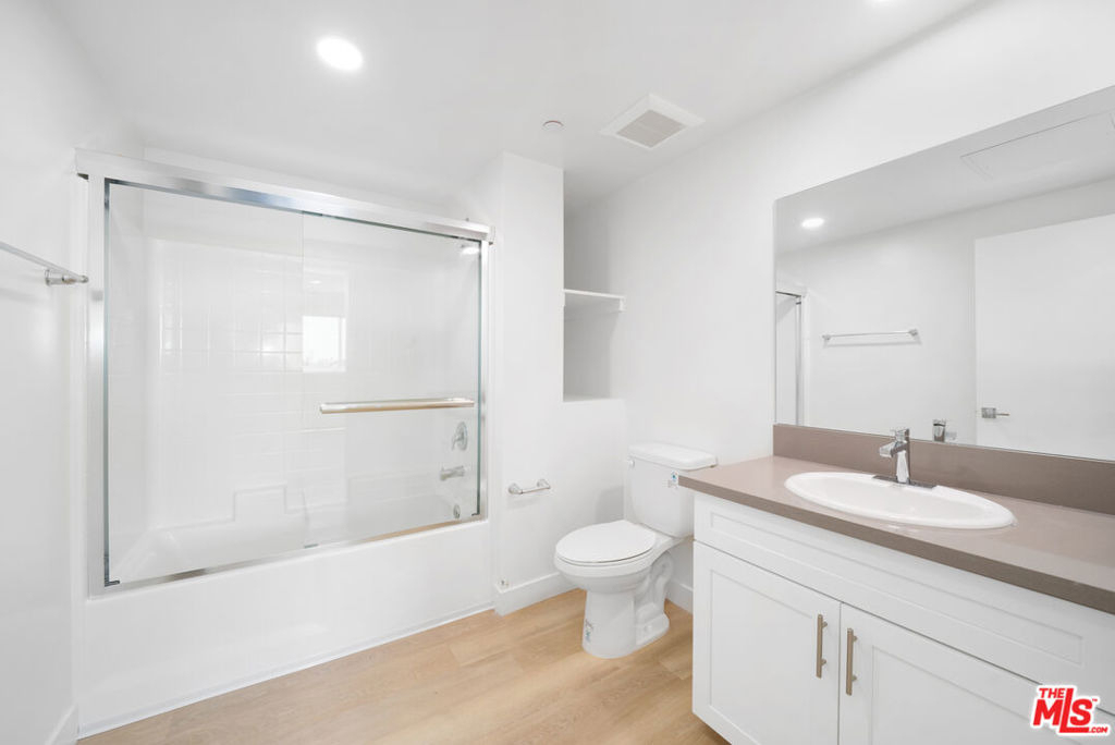 14825 Delano Street - Photo 15