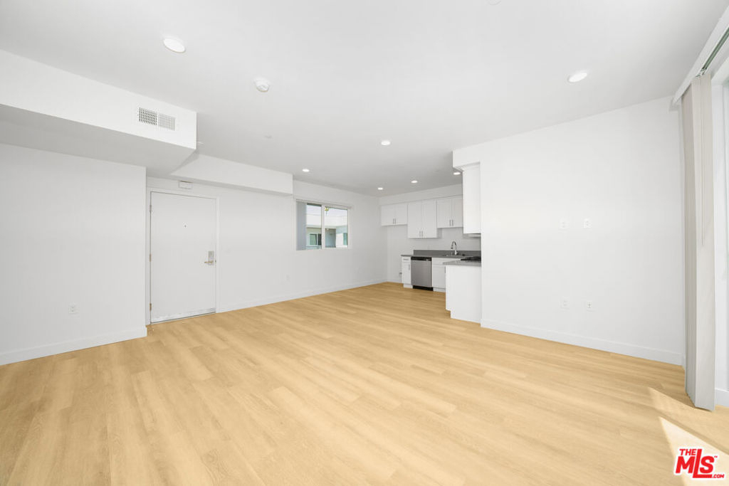 14825 Delano Street - Photo 12